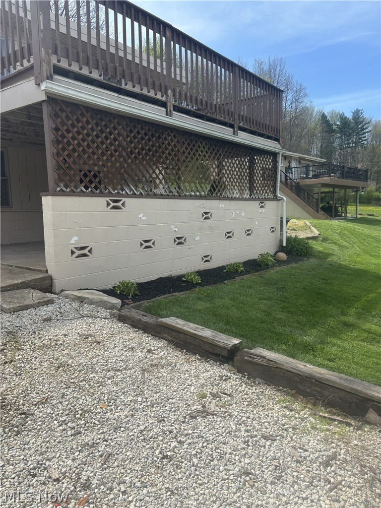 8129 Walnut SW Sherrodsville OH 44675