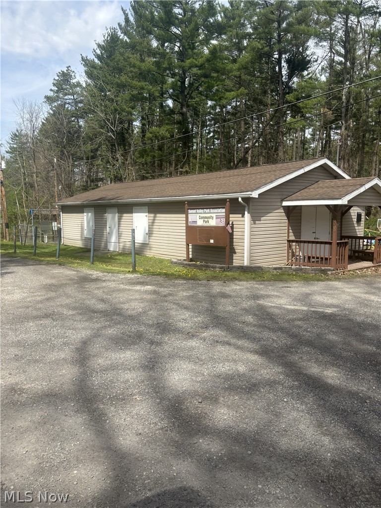 8129 Walnut SW Sherrodsville OH 44675