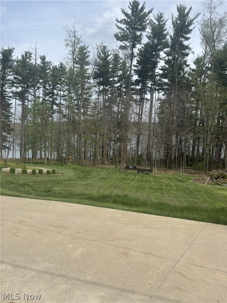 8129 Walnut SW Sherrodsville OH 44675