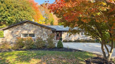 483 E Ridgewood Drive Seven Hills OH 44131