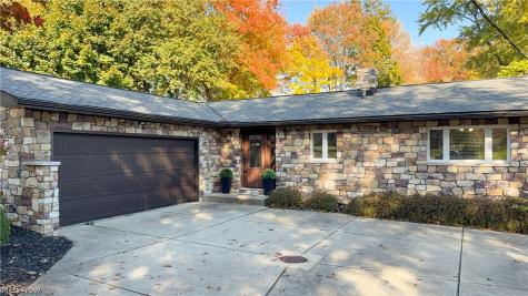 483 E Ridgewood Drive Seven Hills OH 44131