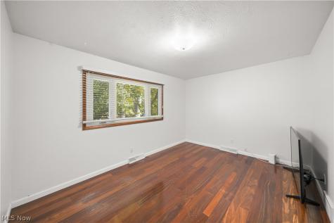 483 E Ridgewood Drive Seven Hills OH 44131