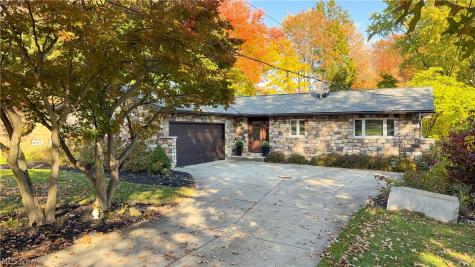 483 E Ridgewood Drive Seven Hills OH 44131