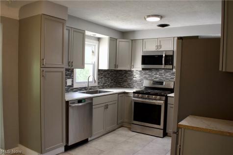 20724 Applegate Road Maple Heights OH 44137