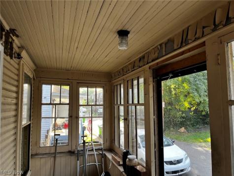565 Paul Place Barberton OH 44203