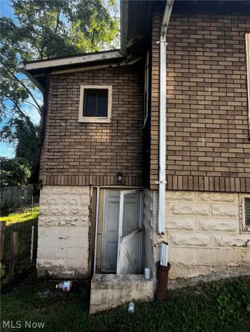 565 Paul Place Barberton OH 44203