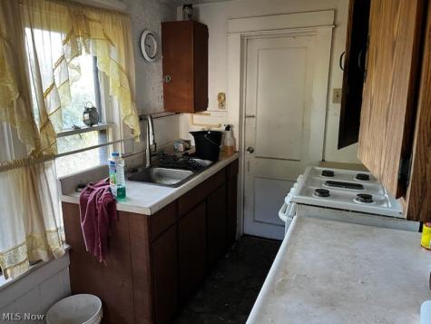 565 Paul Place Barberton OH 44203