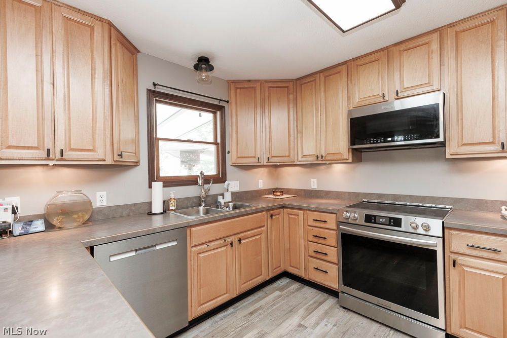 396 Pemberton Drive Elyria OH 44035