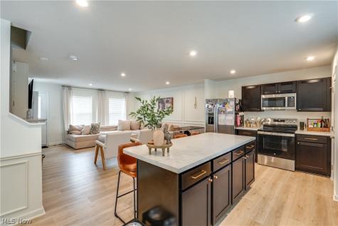 3690 Kirkham Drive Barberton OH 44203