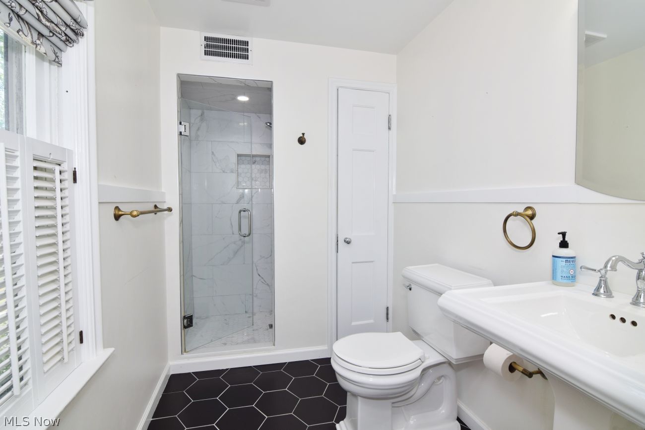 1531 Kew Road Cleveland Heights OH 44118
