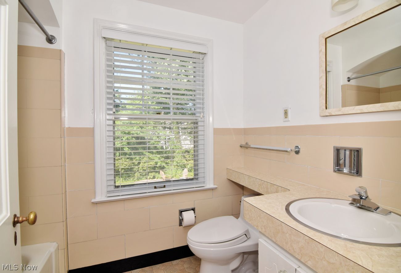 1531 Kew Road Cleveland Heights OH 44118