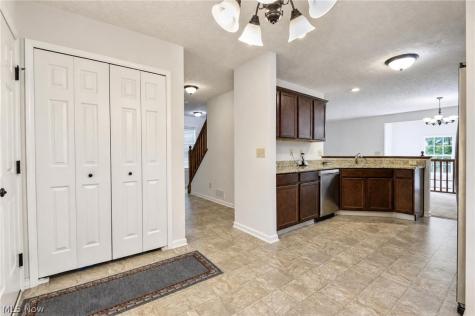 29116 Pembrooke Boulevard Olmsted Twp OH 44138