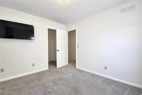 29116 Pembrooke Boulevard Olmsted Twp OH 44138