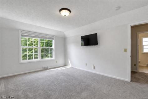29116 Pembrooke Boulevard Olmsted Twp OH 44138