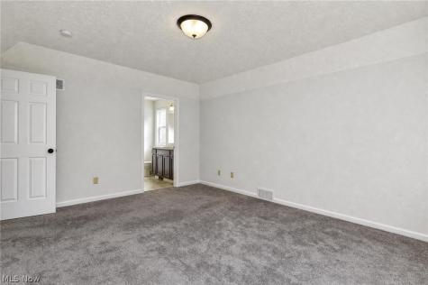 29116 Pembrooke Boulevard Olmsted Twp OH 44138