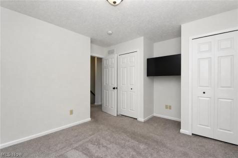29116 Pembrooke Boulevard Olmsted Twp OH 44138