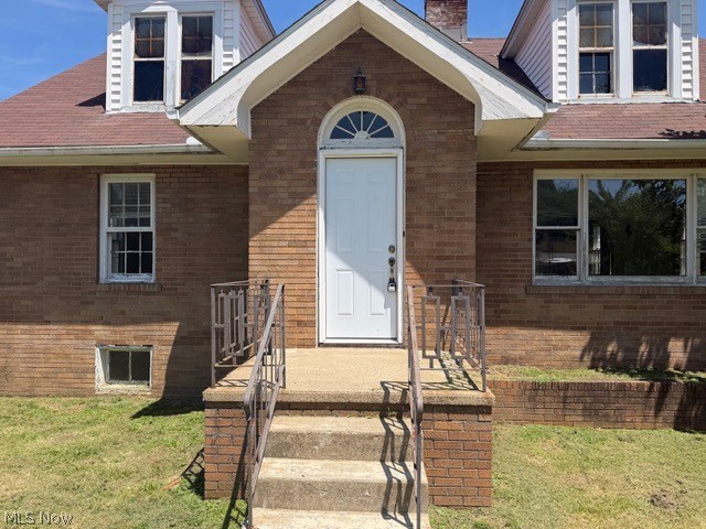 1525 Roanoke Avenue Uhrichsville OH 44683