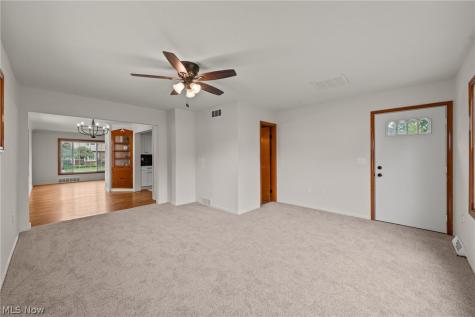 21790 Kennison Avenue Euclid OH 44123
