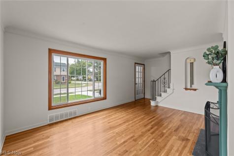 21790 Kennison Avenue Euclid OH 44123