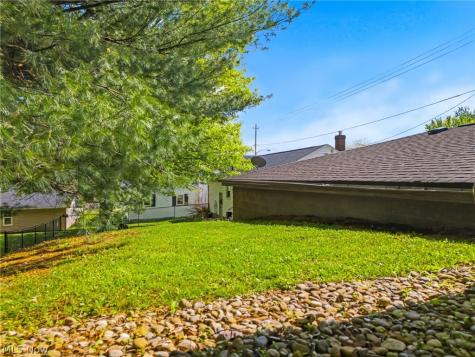 330 Tuscarawas Street NE Navarre OH 44662