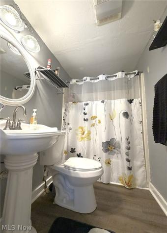 274 Bon Air Avenue Elyria OH 44035