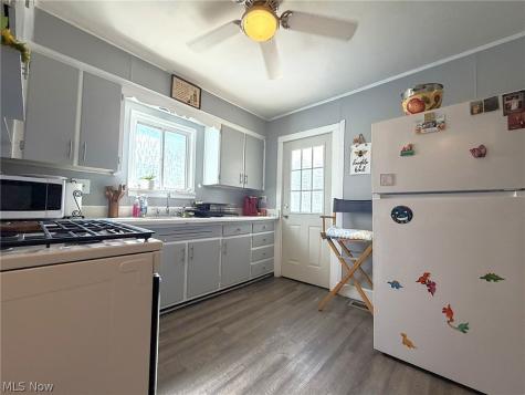 274 Bon Air Avenue Elyria OH 44035
