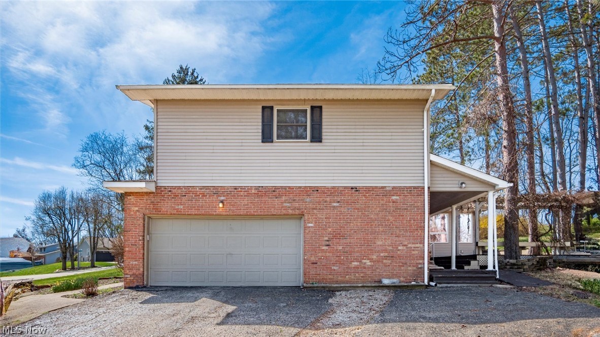 2695 Ash Meadows Boulevard Zanesville OH 43701