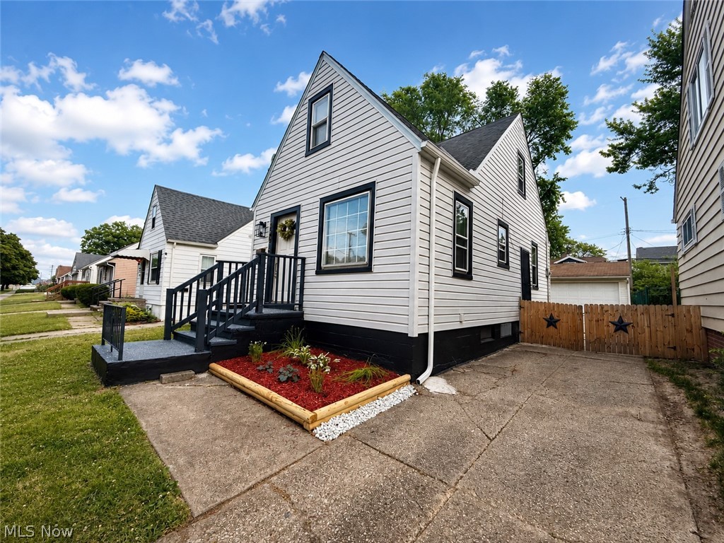 18213 Puritas Avenue Cleveland OH 44135