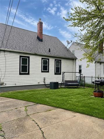18213 Puritas Avenue Cleveland OH 44135
