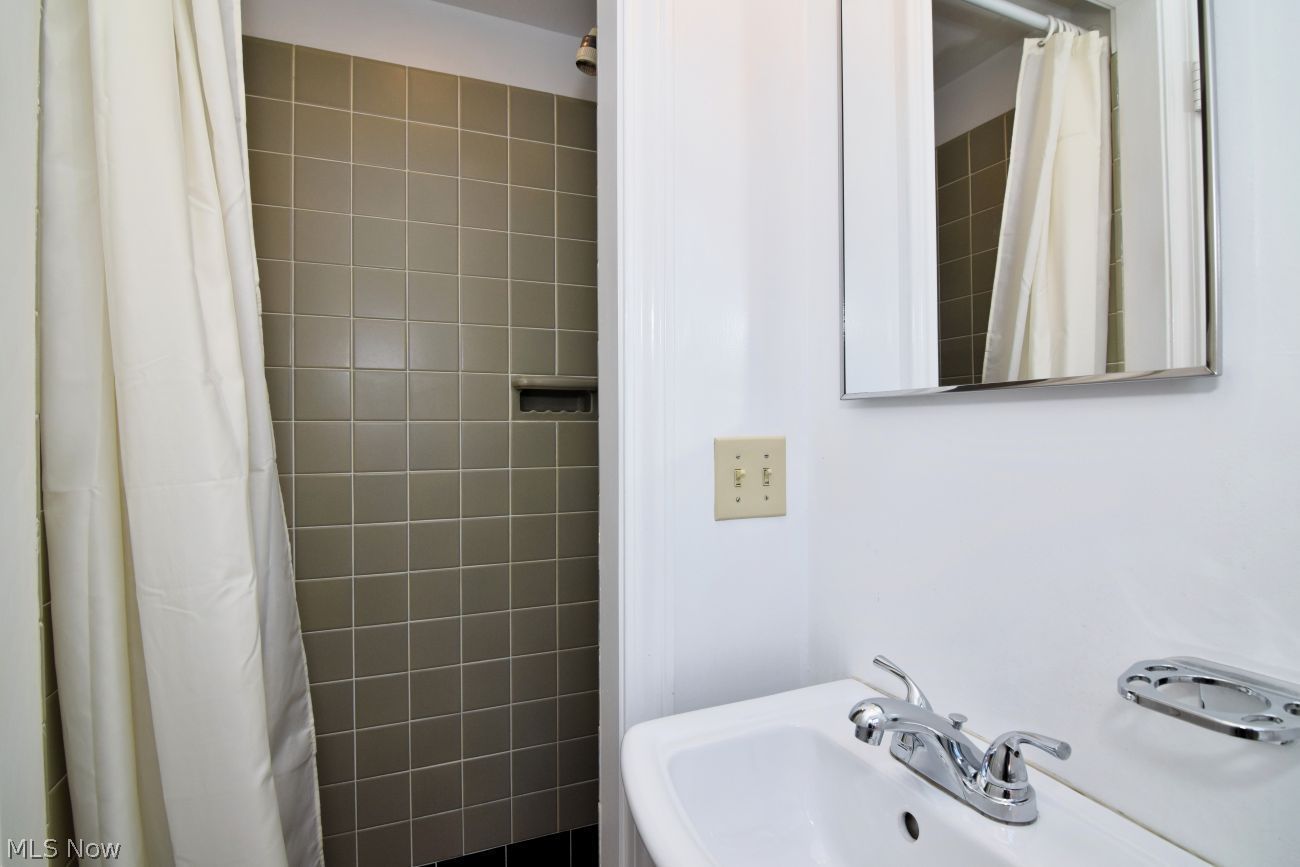 19407 Lomond Boulevard Shaker Heights OH 44122