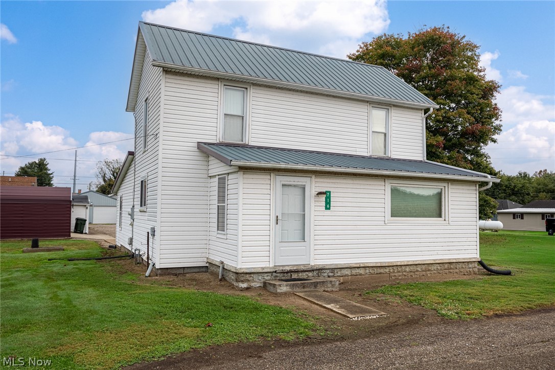 716 Adams Street Conesville OH 43811