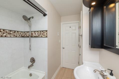14733 Grapeland Avenue Cleveland OH 44111