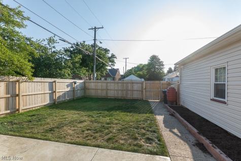 14733 Grapeland Avenue Cleveland OH 44111