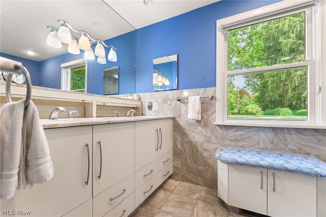 40 Redfern Drive Youngstown OH 44505