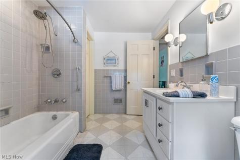 40 Redfern Drive Youngstown OH 44505