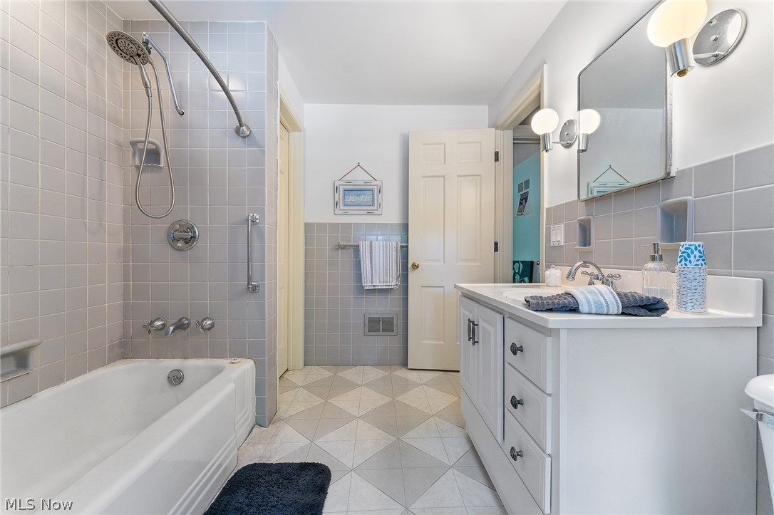 40 Redfern Drive Youngstown OH 44505
