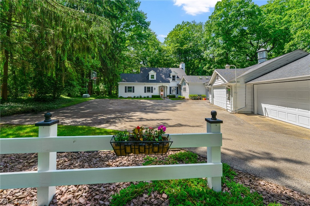 40 Redfern Drive Youngstown OH 44505