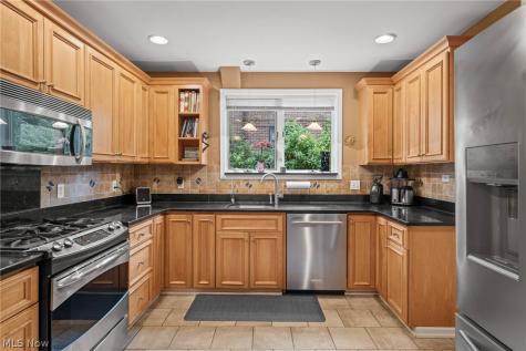 2686 Cranlyn Road Shaker Heights OH 44122
