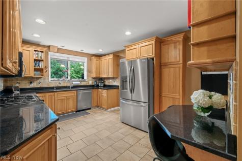 2686 Cranlyn Road Shaker Heights OH 44122