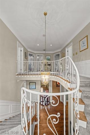 2686 Cranlyn Road Shaker Heights OH 44122