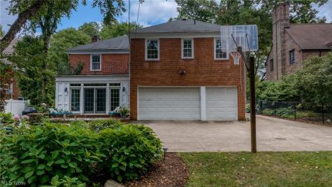 2686 Cranlyn Road Shaker Heights OH 44122