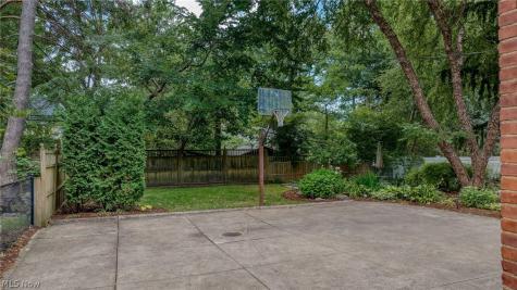 2686 Cranlyn Road Shaker Heights OH 44122