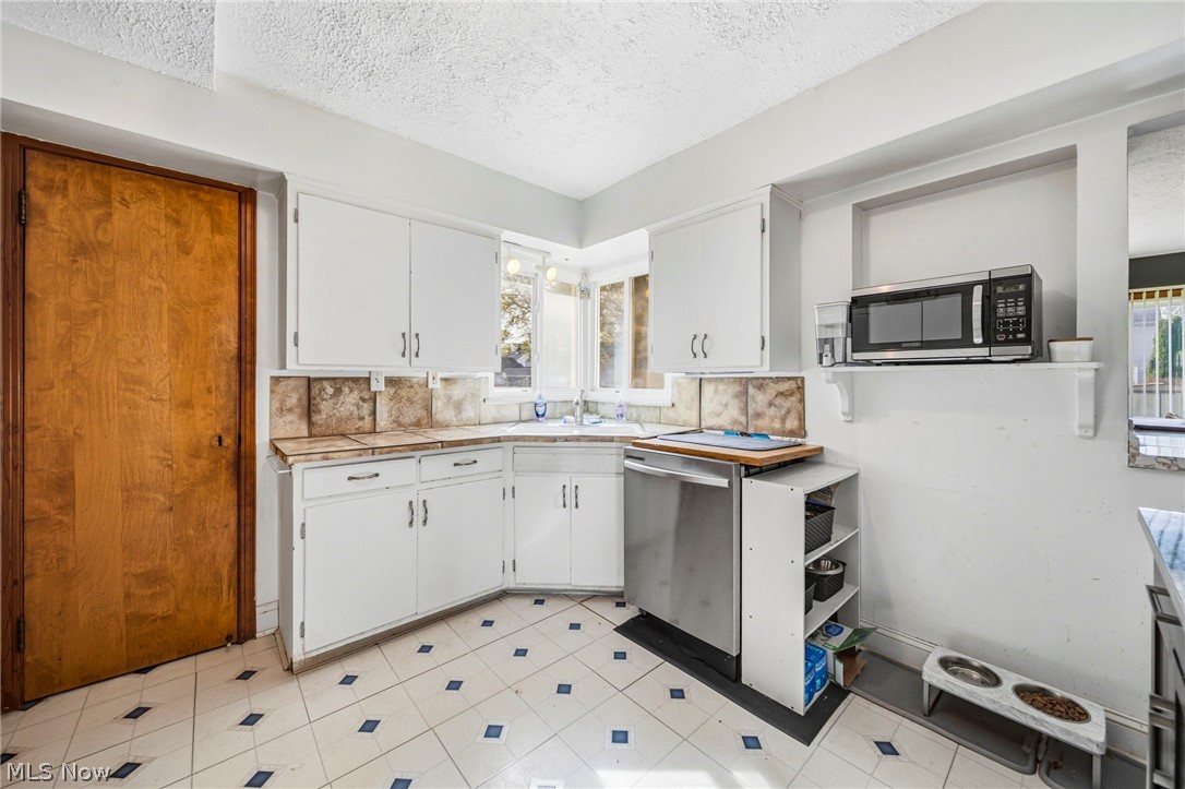 21790 Kennison Avenue Euclid OH 44123