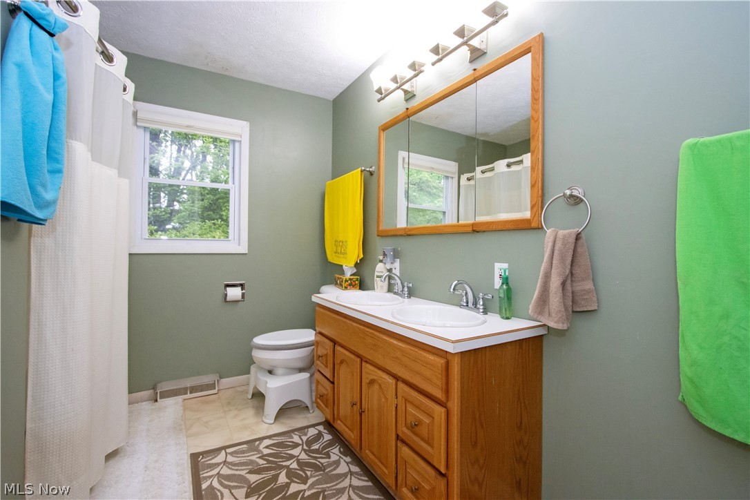 107 Youngs Terrace Loudonville OH 44842