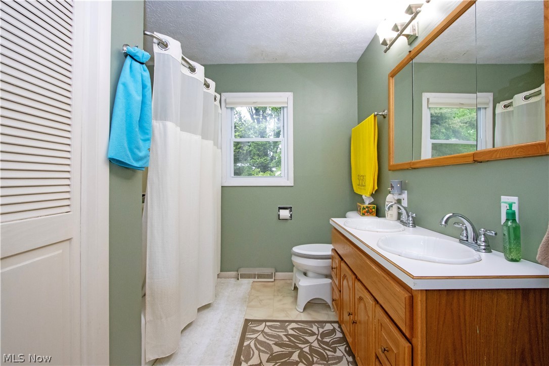 107 Youngs Terrace Loudonville OH 44842