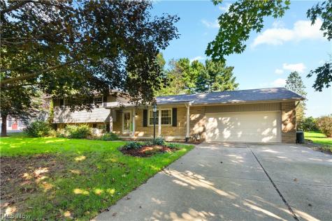 2561 Fallview Street NW Uniontown OH 44685