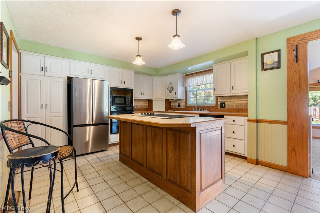 2561 Fallview Street NW Uniontown OH 44685