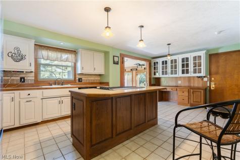 2561 Fallview Street NW Uniontown OH 44685
