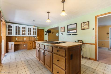 2561 Fallview Street NW Uniontown OH 44685