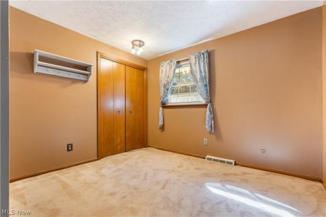 2561 Fallview Street NW Uniontown OH 44685